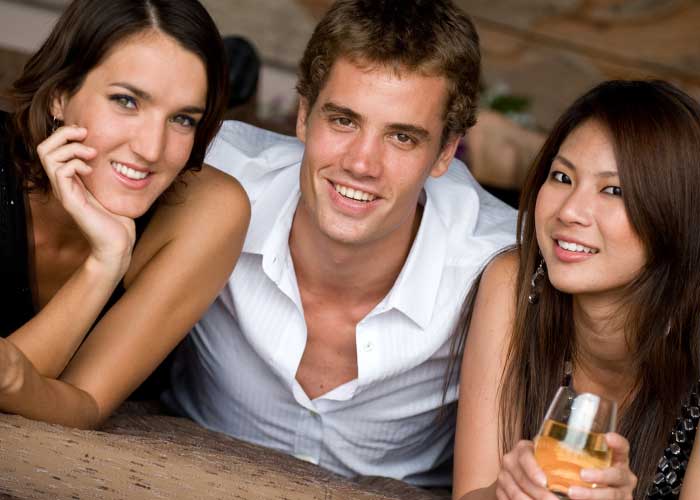what is polyamorous dating